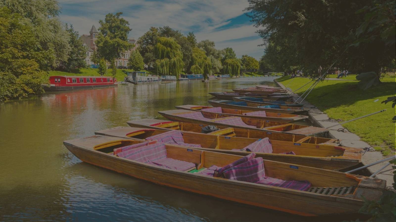 Punts on River Cam – JT Marketing PR, illustrates marketing help Cambridge. Marketing agency cambs.